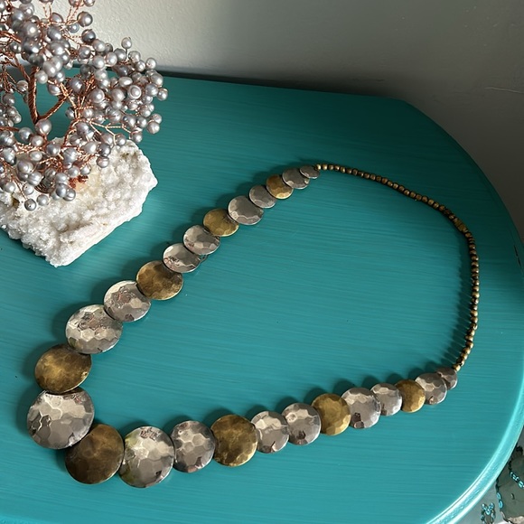 Vintage Statement Women’s 2 Tone Hammered Graduated Disc Necklace - Picture 1 of 7